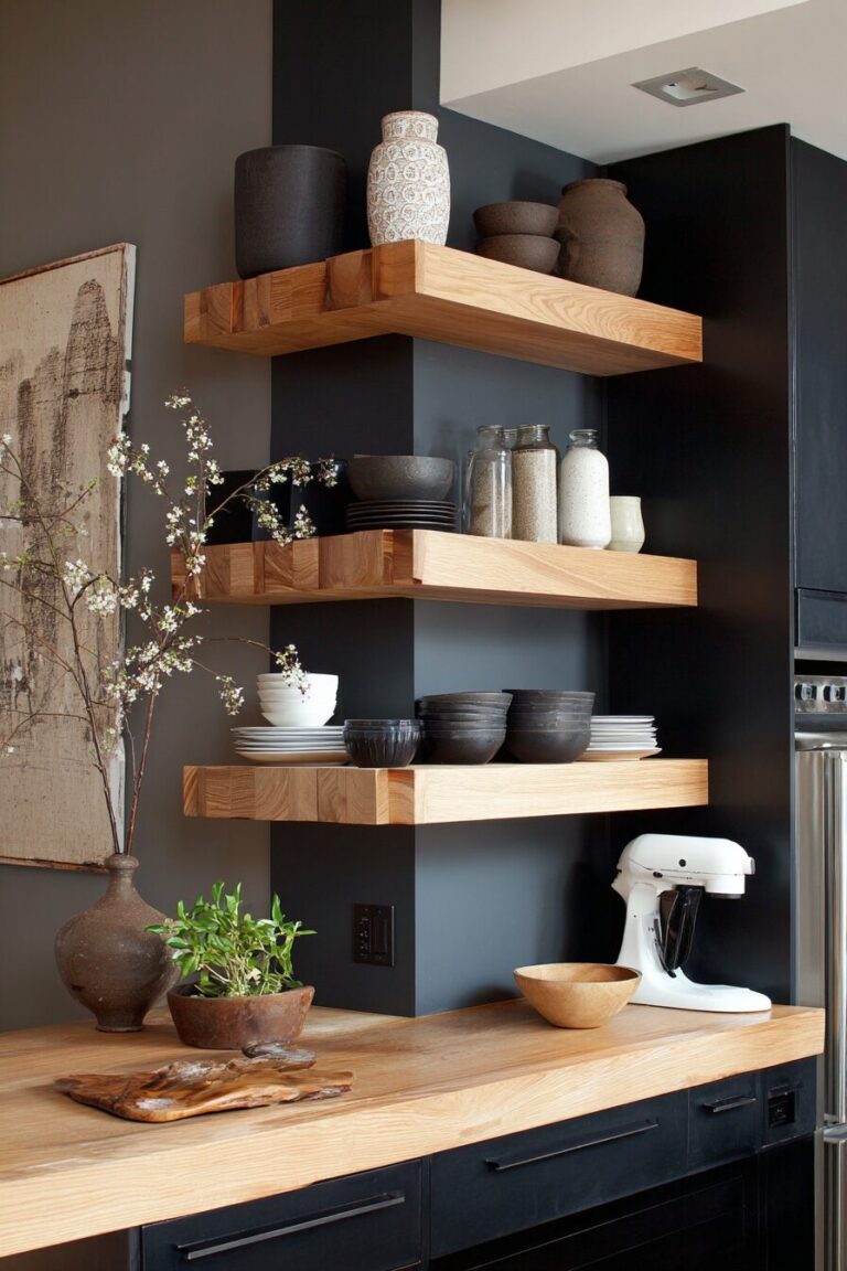 Don’t Miss These Chic Design Ideas For A Modern Black Kitchen!