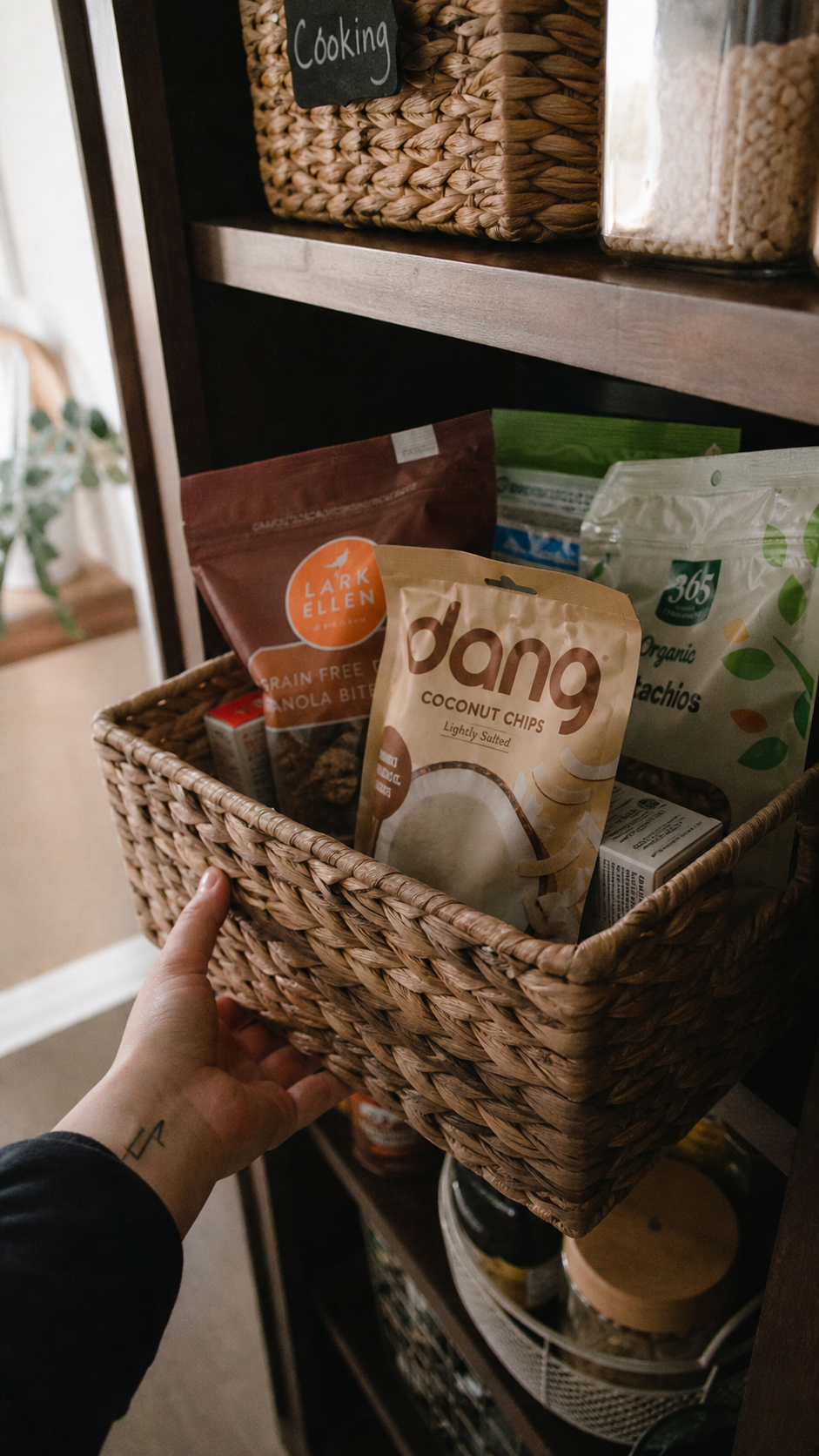 Pull-Out Baskets for the Deep Shelves